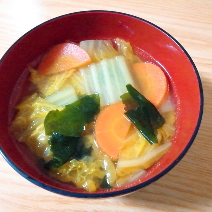 白菜と人参とわかめの中華スープ